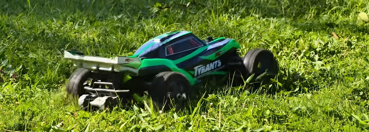 PD Racing T8 High Speed RC Car Green Overview